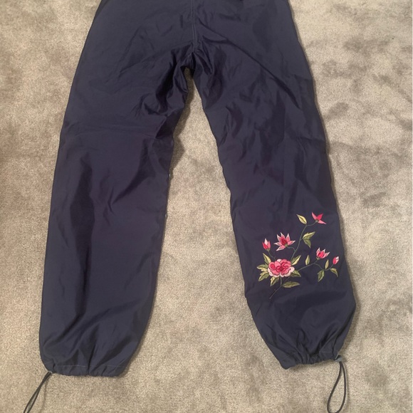 Size M GAP Women's Parachute Cargo Pants. Casual Streetwear Fall Minimal - Picture 2 of 4
